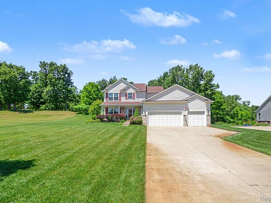 3455 N Quarry Creek Dr, White Lake, MI 48383