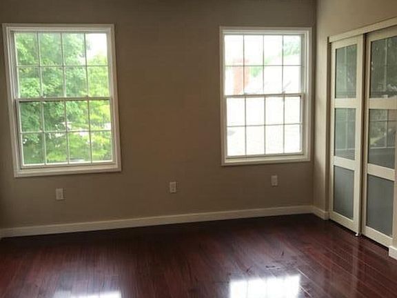 4th image of 346 Beach Ave #2