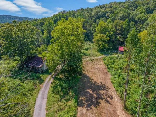 1146 Clarence Hammock Ln, Livingston, TN 38570