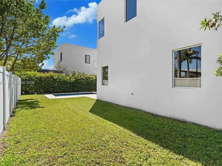 9915 NW 75th St — Photo 41