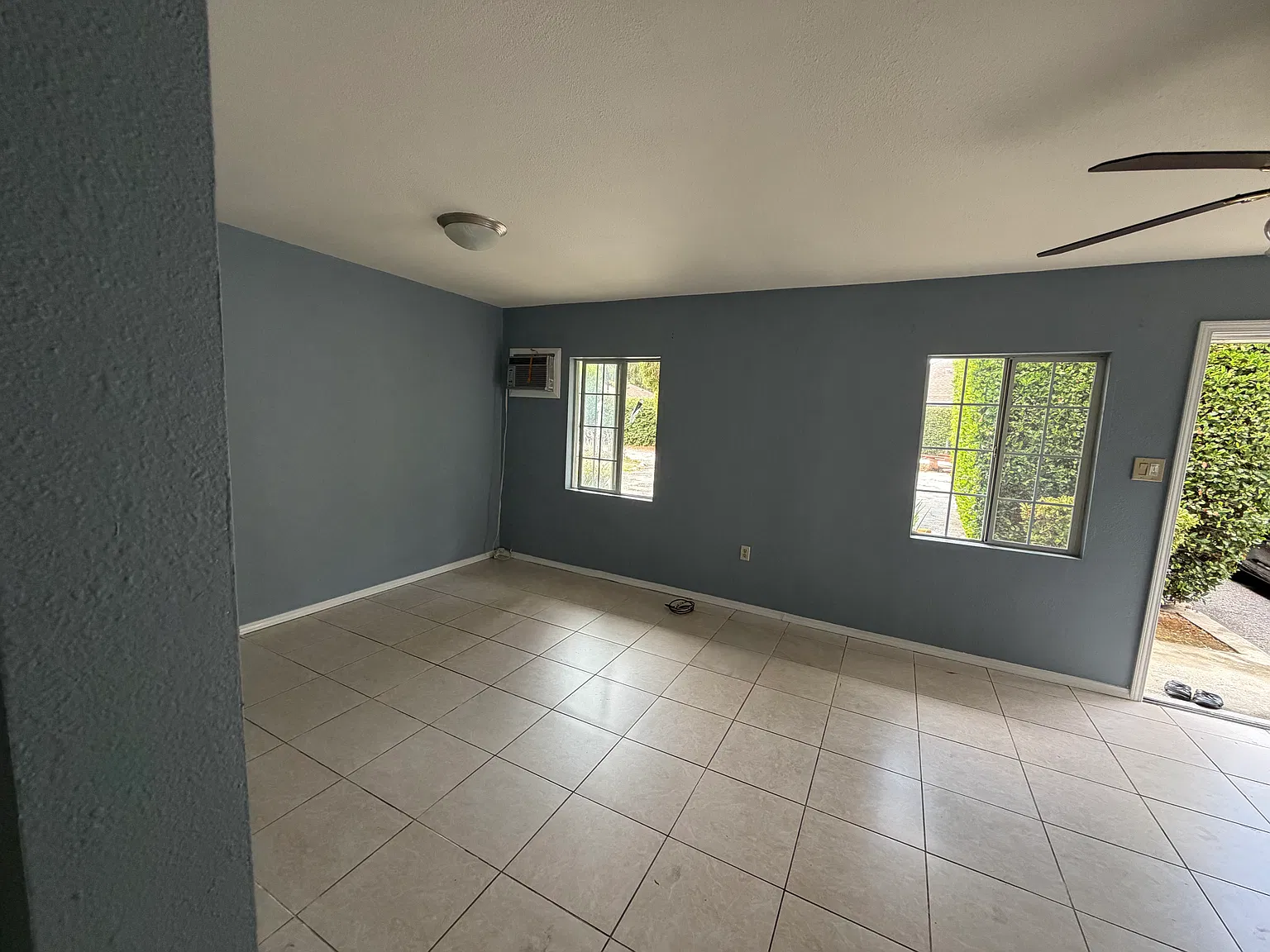 274 W Duarte Rd — Photo 3