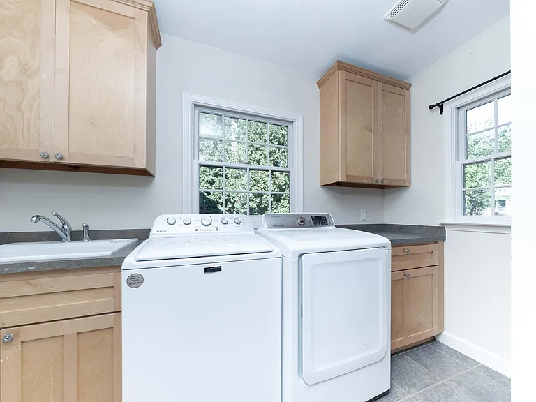 1688 Northlawn Blvd — Photo 11