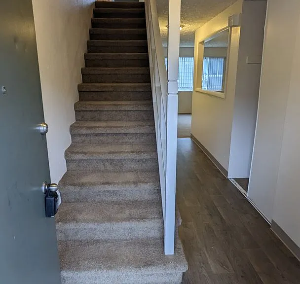 Royal Crest Townhomes — Photo 90