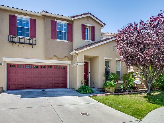 3rd image of 862 La Crescent Pl
