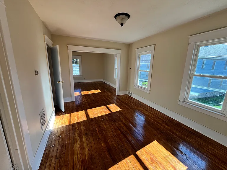 286 Potomac Ave — Photo 9