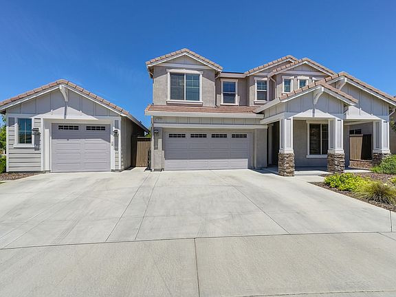 2nd image of 3809 Fenway Cir