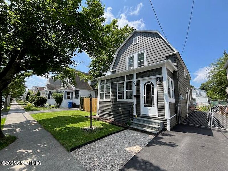 2nd image of 32 Marshall Street