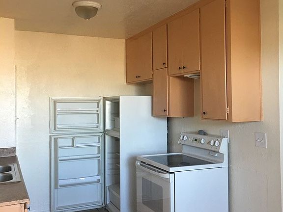 5th image of 4108 E Portland St #1