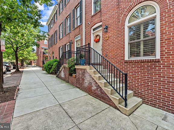 3rd image of 9 W Montgomery St