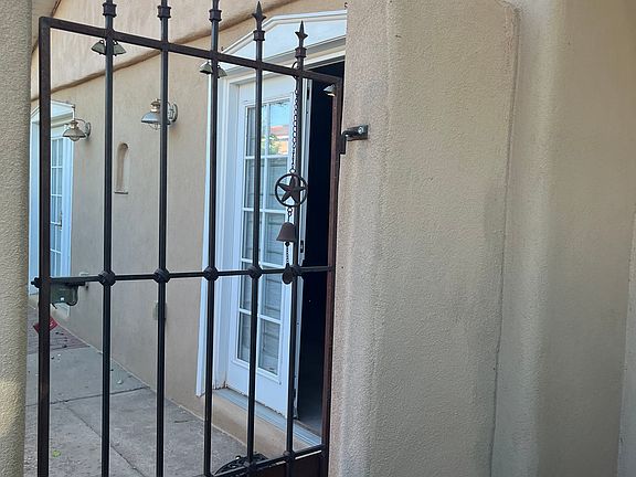 5th image of 1900 Sombra Ct
