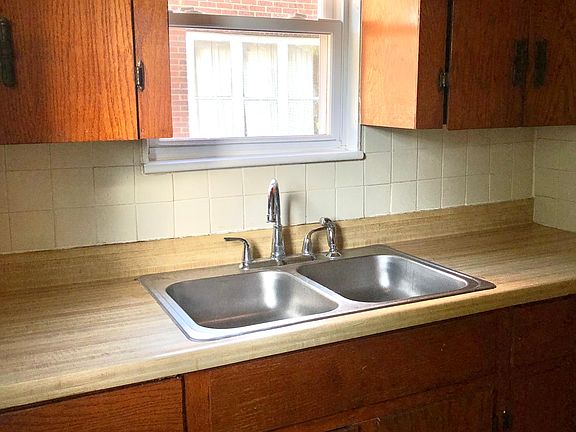 5th image of 1610 Preston Ave