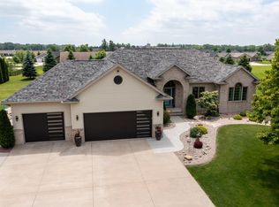 W7233 Westhaven Dr, Greenville, WI 54942