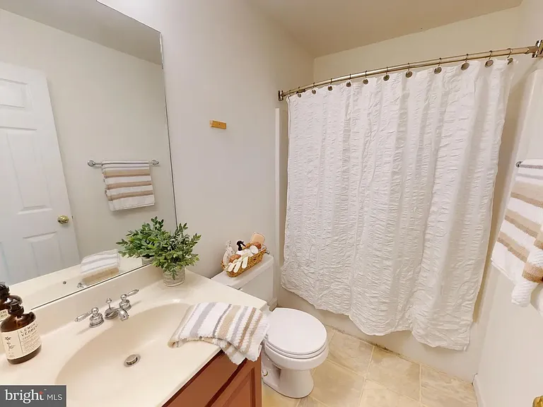 763 Oakwood Ave — Photo 10