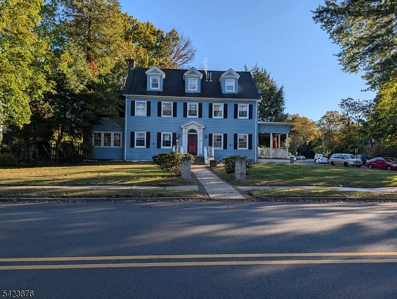 833 Salem Ave photo 1