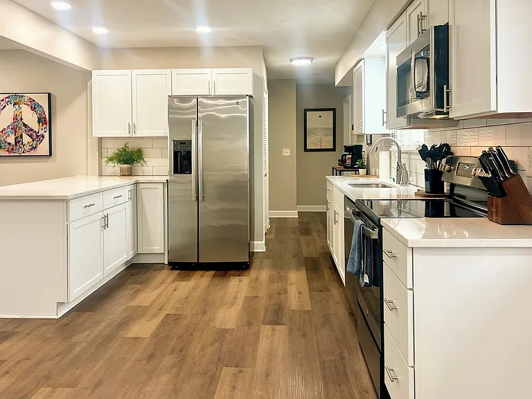 329 Catherine Dr — Photo 1