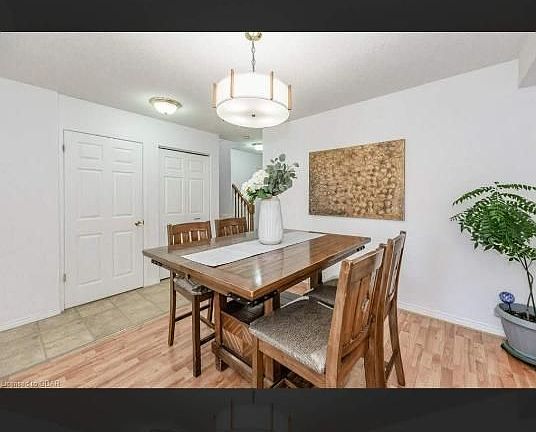 5th image of 68 Wood Grove Cres