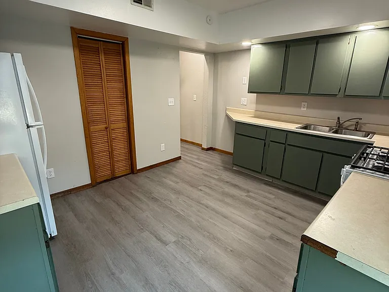 2534 Windsor Ave #2534 — Photo 3