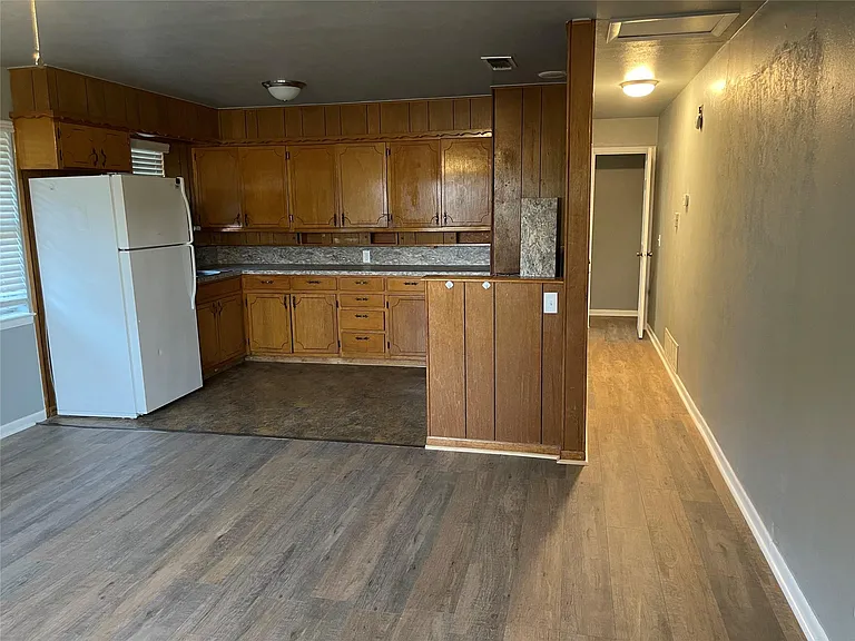 106 E Nelson St #A — Photo 4