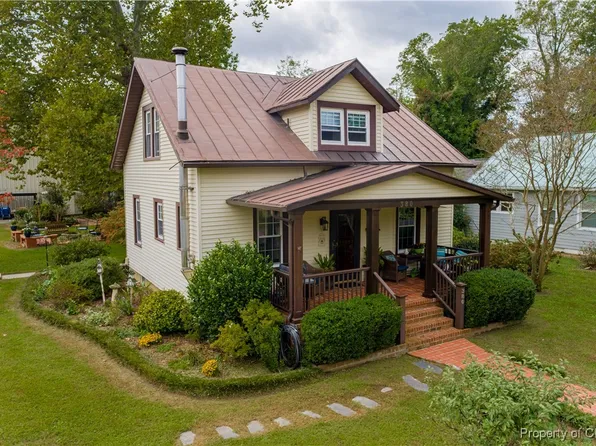 380 Park St, Urbanna, VA 23175