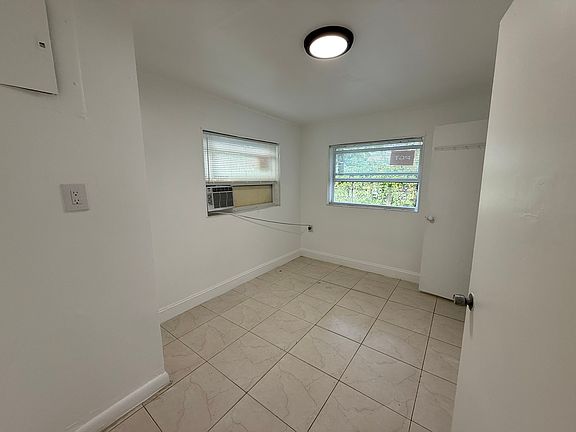 4th image of 3705 SW 13th Ct #4