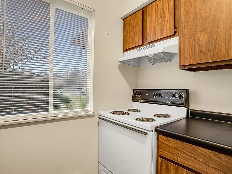 Beaver Creek Village Apartments — Photo 1