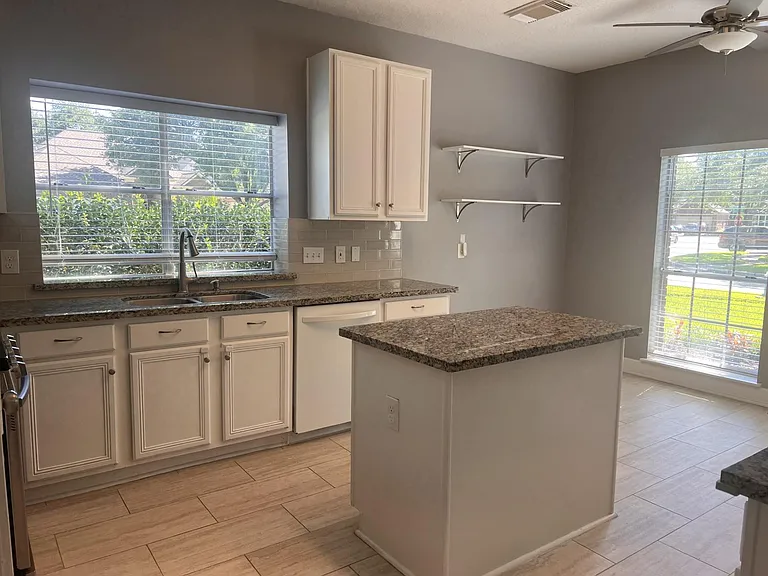 9327 Restover Ln — Photo 7
