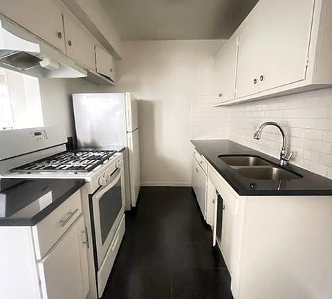 2nd image of 4615 E Broadway