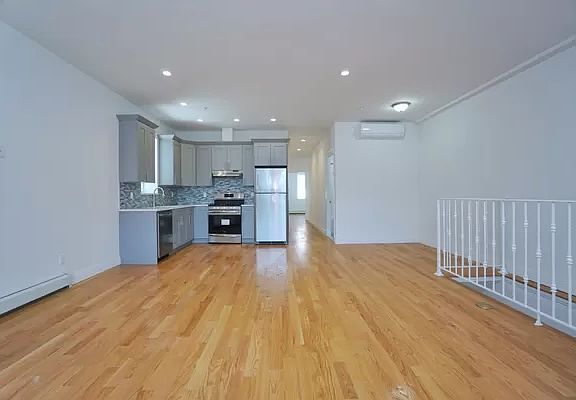 3rd image of 148 Bay 22 St