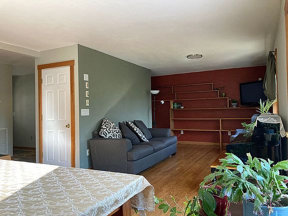 3rd image of 1727 Sage Ln