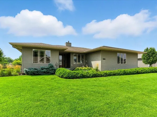 4320 Harvest Ln, Cedar Falls, IA 50613