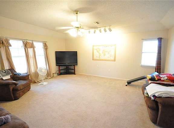 4th image of 5056 San Jacinto Dr