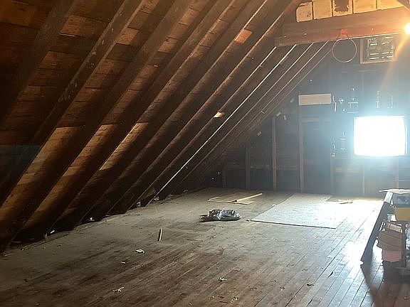 4th image of 527 E 13th St