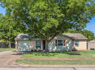 512 Cripple Creek Dr, Duncanville, TX 75116