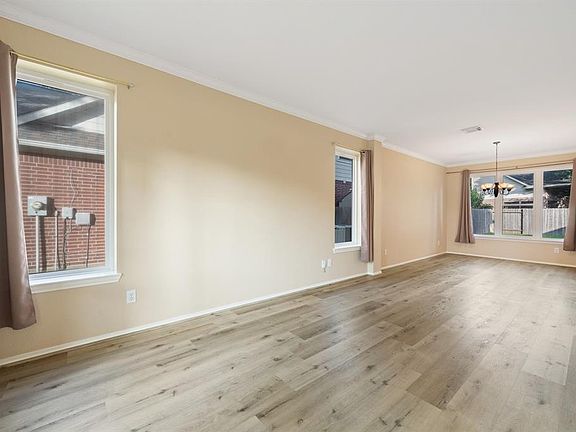 5th image of 15423 Clear Valley Dr