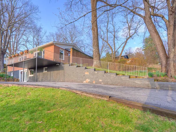 1007 Highland Cir, Blacksburg, VA 24060