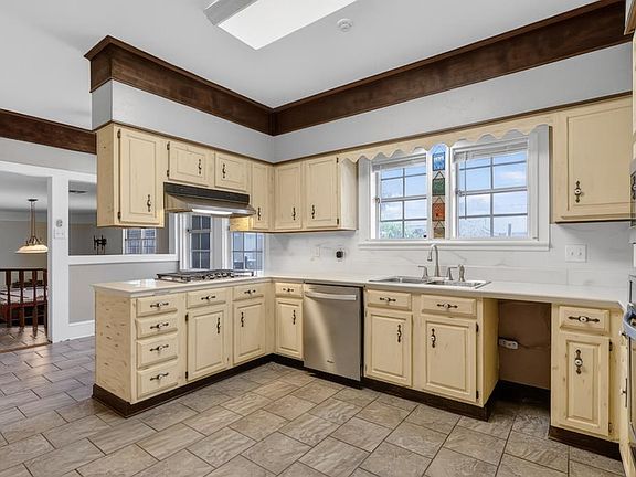 5th image of 307 Suthon Ave