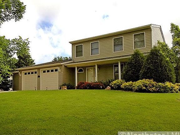 2nd image of 629 Crestview Ln NE