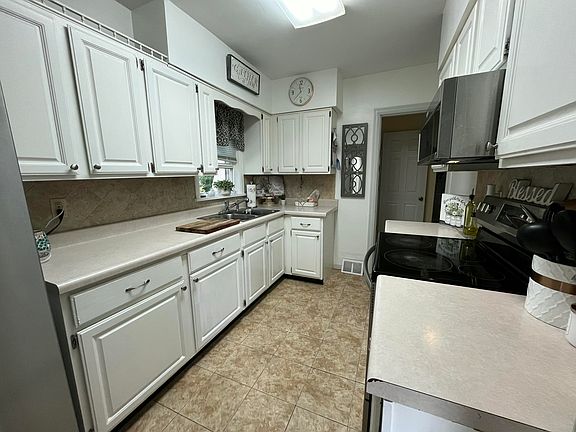 5th image of 37 31st St N