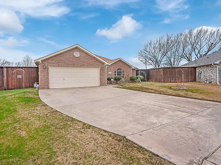 107 Loda Ct — Photo 15