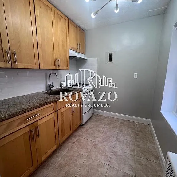 585-586 Elizabeth Ave #305 — Photo 1