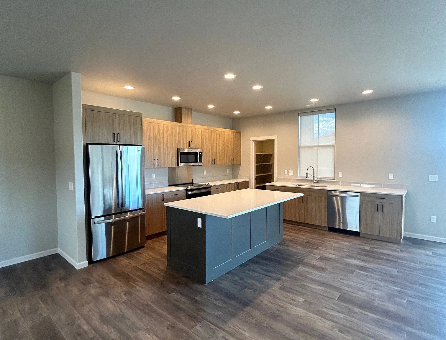 4 bed, 2000 sqft, $2,790 — Photo 4
