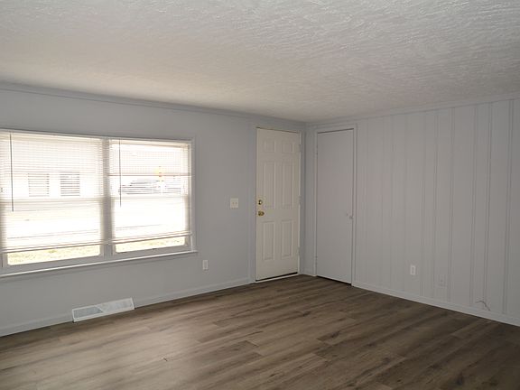2nd image of 6047 Floyd Pl