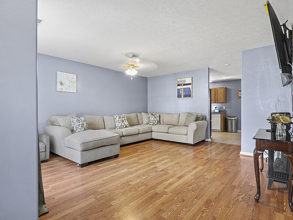 5th image of 1092 Winding Oak Trl
