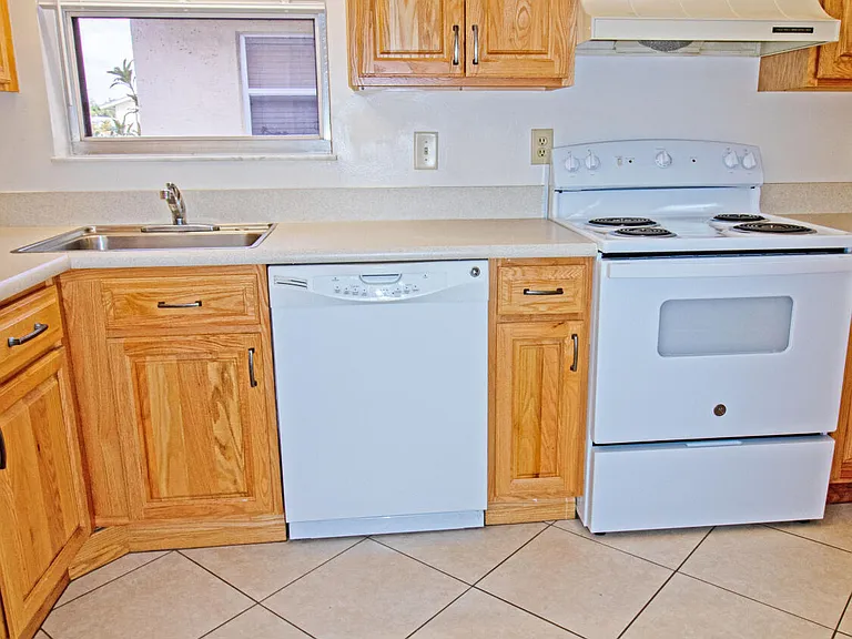 8883 SE Hobe Ridge Ave — Photo 8