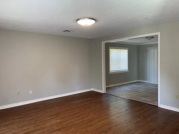 409 E Emory St — Photo 5