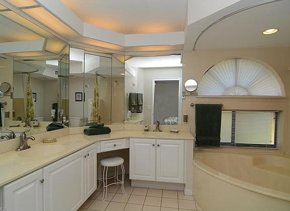 2nd image of 586 Beachwalk Cir APT 204