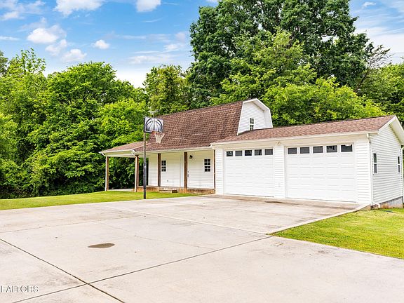 5th image of 127 Lakewood Cir