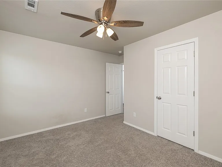 899 E Sparrow Cir — Photo 24