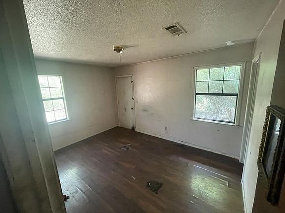 4th image of 22 Yellow Brick Rd