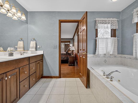 5th image of 1036 E Talbot St